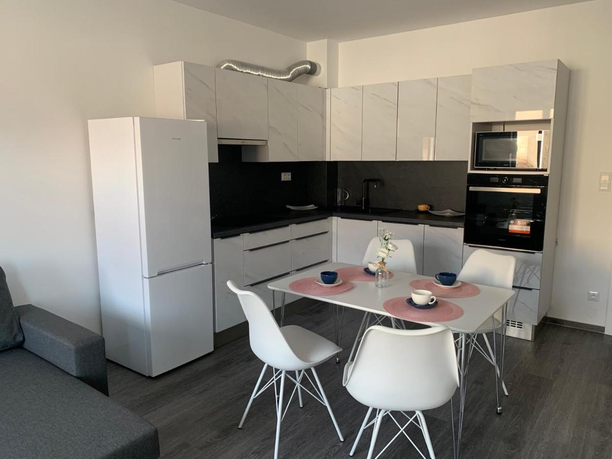 Soukromy Byt 2+Kk S Balkonem A Parkovanim Znojmo Εξωτερικό φωτογραφία