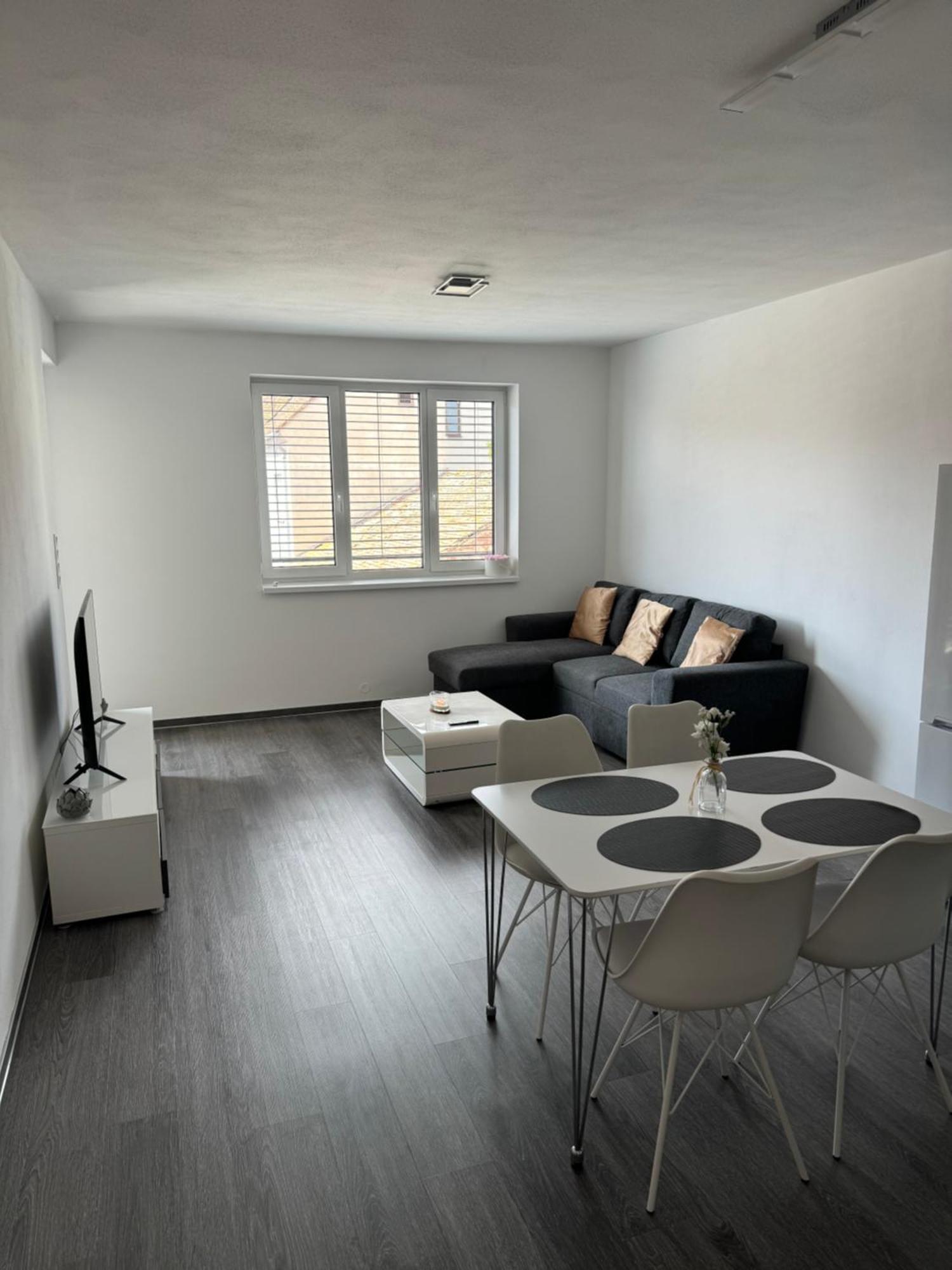 Soukromy Byt 2+Kk S Balkonem A Parkovanim Znojmo Εξωτερικό φωτογραφία